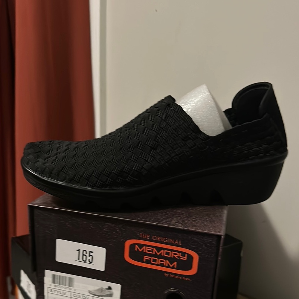 bernie mev. Shianne Black Woven Wedges